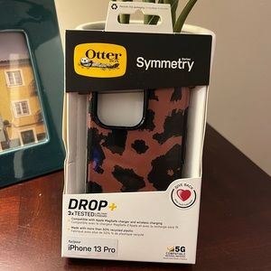 Otterbox iPhone 13 Pro Symmetry case in Spot On